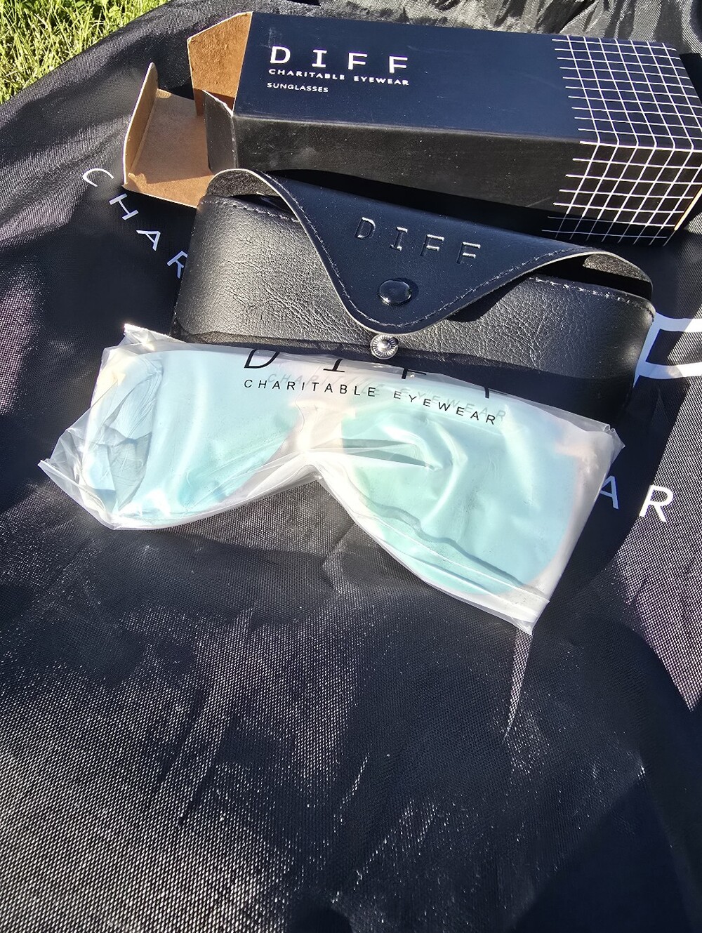 NIB! DIFF Eyewear, Tahoe, Brushed Gold Dew Drop Mirror Polarized, MSRP $134 - Picture 7 of 9